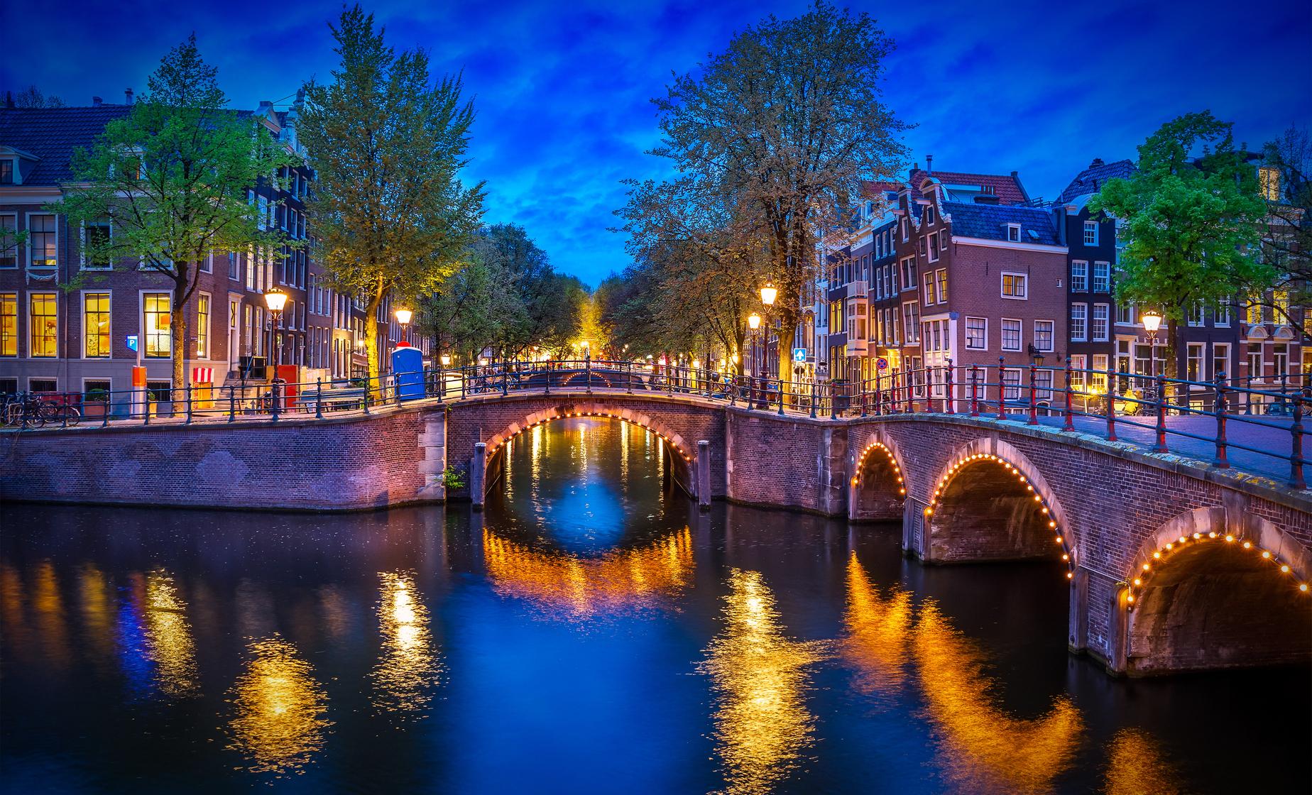 Candlelight Cruise Tour in Amsterdam (Venice of the North)