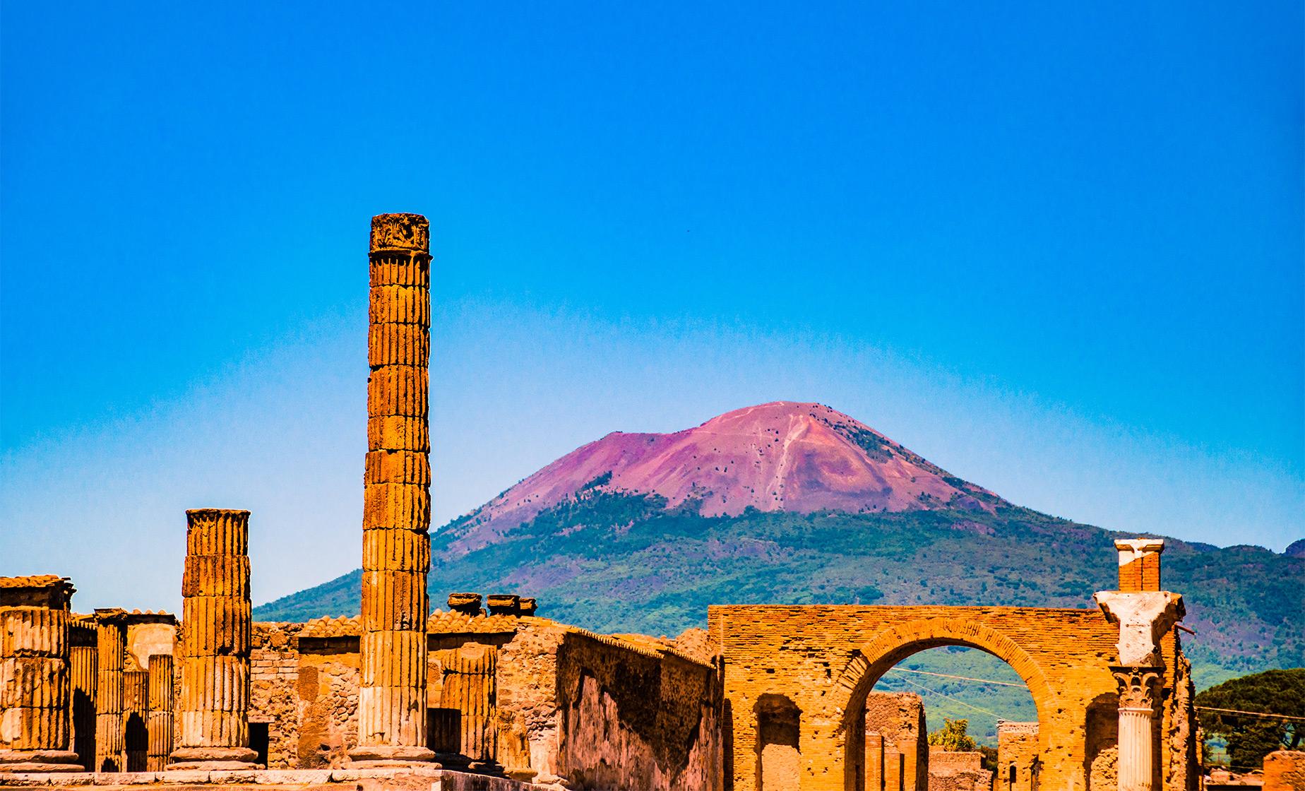 Pompeii and Mount Vesuvius Hike with Lunch and Wine Tasting